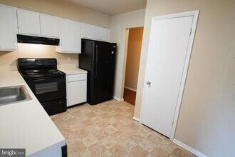 804 College Ln-Unit -E in Salisbury, MD - Building Photo - Building Photo