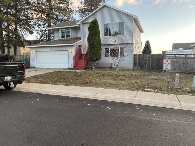 property at 122 Pinecrest Ln