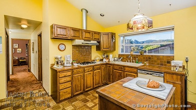 400 Beach Ave in Half Moon Bay, CA - Building Photo - Building Photo