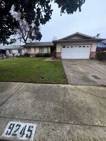 9245 Neville Way in Stockton, CA - Building Photo