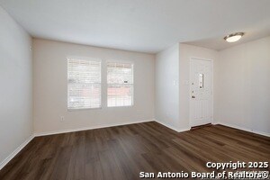 11006 Hillsdale Loop in San Antonio, TX - Building Photo - Building Photo
