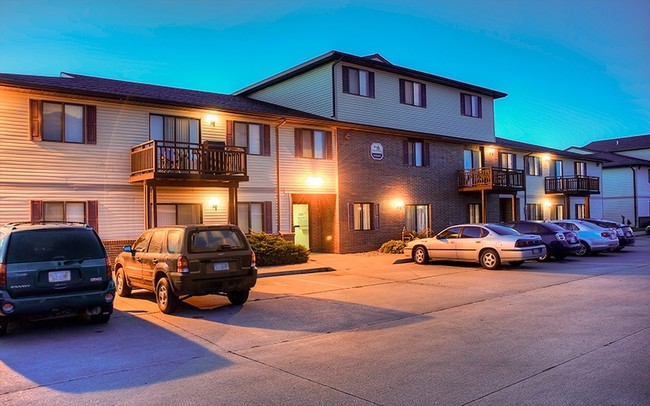 Westbrook Apartments in Columbus, NE - Foto de edificio - Building Photo