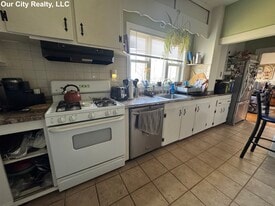 64 Ten Hills Rd, Unit 1 in Somerville, MA - Building Photo