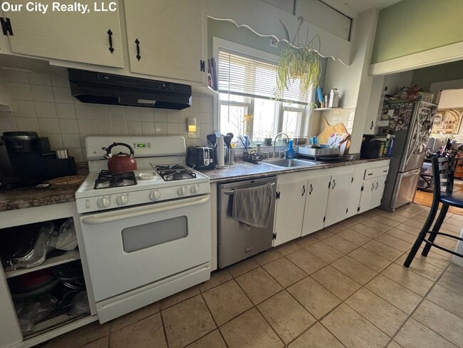 64 Ten Hills Rd, Unit 1, Unit 1