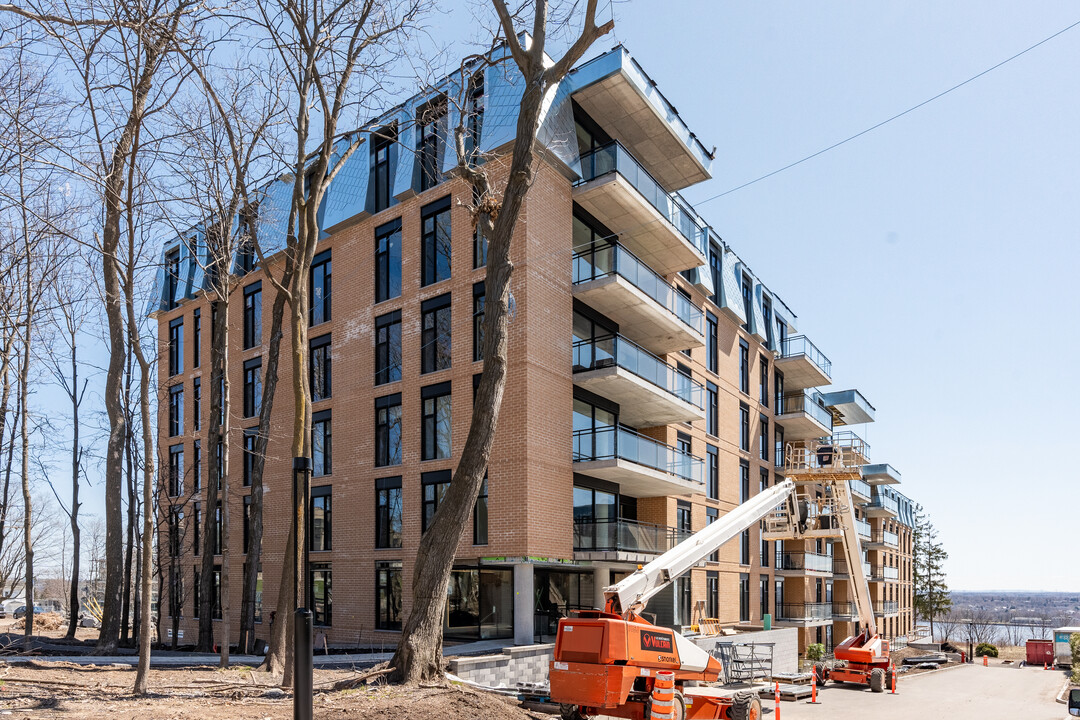 2071 Saint Louis Ch in Québec, QC - Building Photo