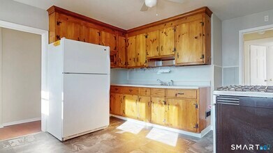 150 Adams St in Stratford, CT - Building Photo - Building Photo