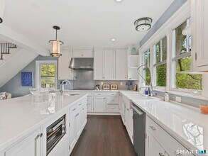 41 Grove St in Greenwich, CT - Building Photo - Building Photo