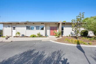 1720 Via Entrada in Fallbrook, CA - Building Photo - Building Photo