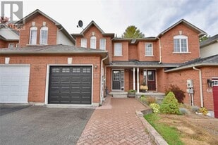 70 Hawthorne Crescent in Barrie, ON - Building Photo