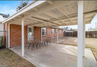 5014 W Gardenia Ave in Glendale, AZ - Building Photo - Building Photo