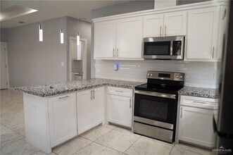 14 N Blair Ave in Edinburg, TX - Building Photo - Building Photo