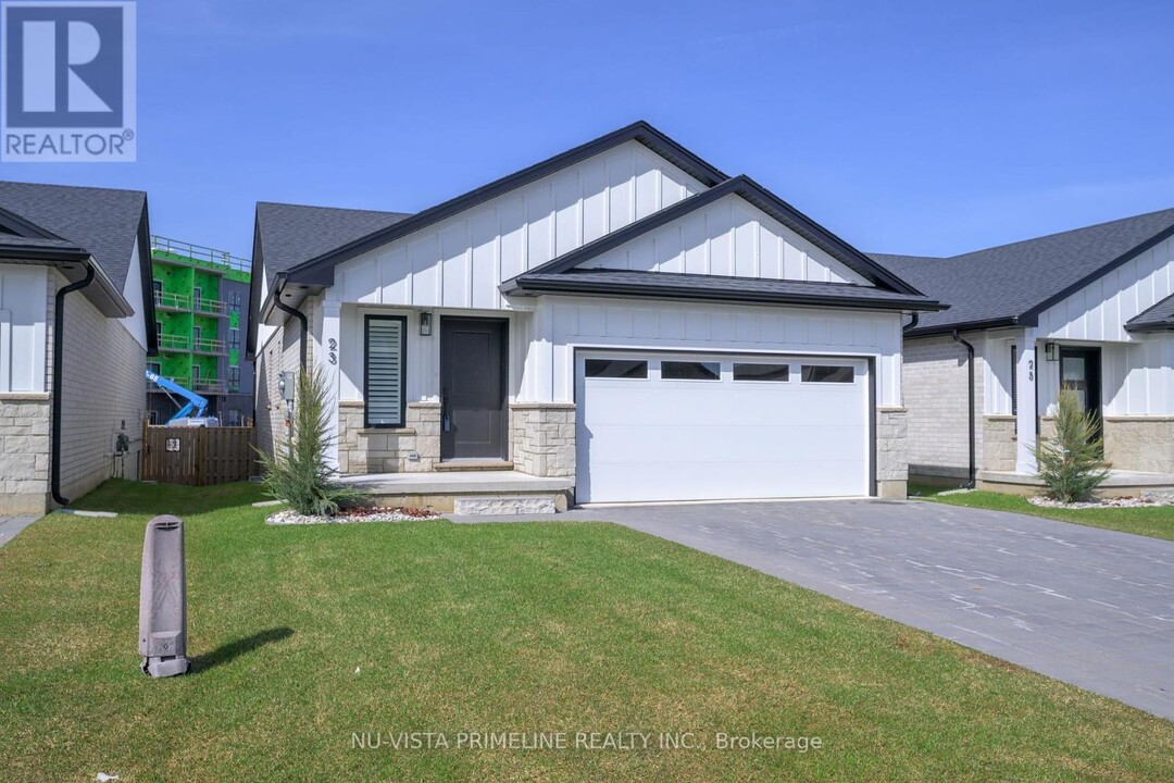 27 Olde Clover Dr in Lucan Biddulph, ON - Building Photo