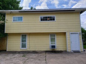 2612 Mc Nay Dr in Pasadena, TX - Building Photo
