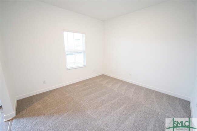 property at 132 Kingswood Cir