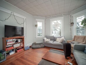 81 Bristol Rd, Unit 2 in Medford, MA - Building Photo - Building Photo