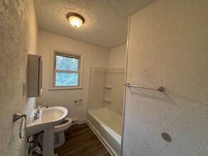 103 Hanks St in Galax, VA - Foto de edificio - Building Photo