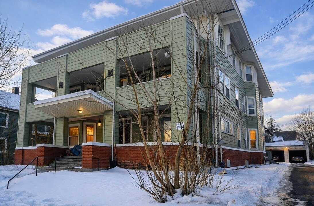 151 Oak St in Binghamton, NY - Building Photo