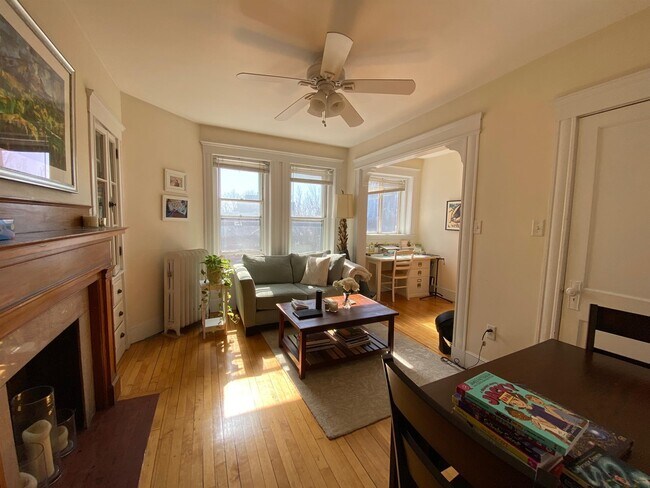 331 Harvard St, Unit 4