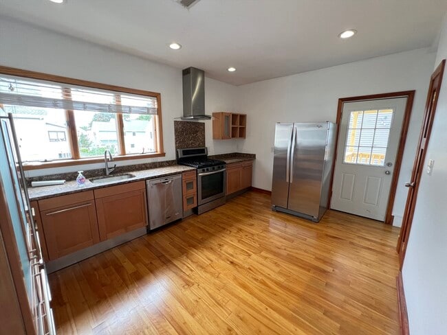 42 Pinkham Rd in Medford, MA - Building Photo - Building Photo