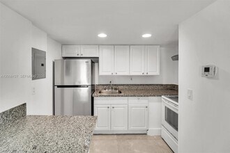 4335 NW S Tamiami Canal Dr in Miami, FL - Building Photo - Building Photo
