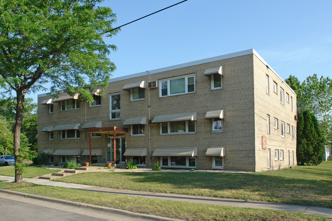 Town Manor Apartments in Minneapolis, MN - Building Photo