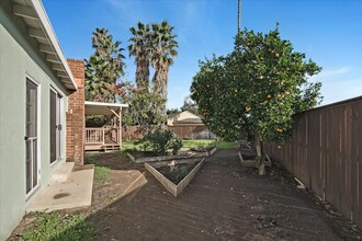 6620 Glade Ave in Woodland Hills, CA - Building Photo - Building Photo