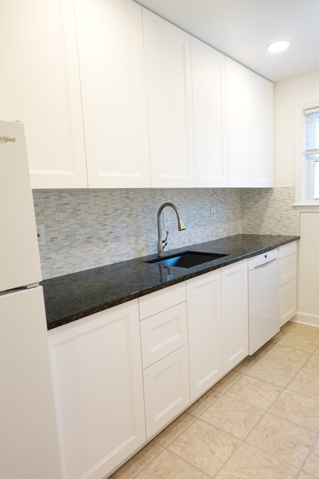 8802 Plymouth St in Silver Spring, MD - Foto de edificio - Building Photo