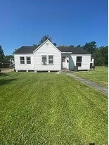 4255 Woodlawn Ave in Beaumont, TX - Building Photo