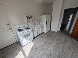 323 Warren St, Unit 1 in Mankato, MN - Building Photo