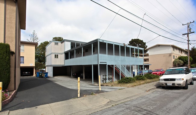 Bel-clair Apartments in Belmont, CA - Building Photo - Building Photo