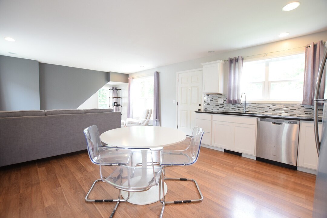 605 S Aurora St in Ithaca, NY - Building Photo