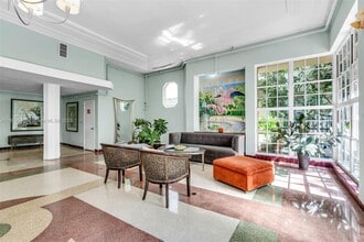 1051 Meridian Ave in Miami Beach, FL - Building Photo - Building Photo