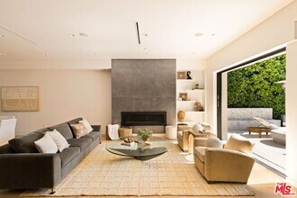 425 N Alfred St in Los Angeles, CA - Building Photo - Building Photo