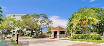 1252 S Military Trail in Deerfield Beach, FL - Building Photo - Building Photo