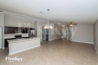 785 Coconut St SE in Palm Bay, FL - Foto de edificio - Building Photo