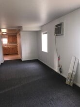 33 Mettler St in Woodbridge, CT - Building Photo - Building Photo