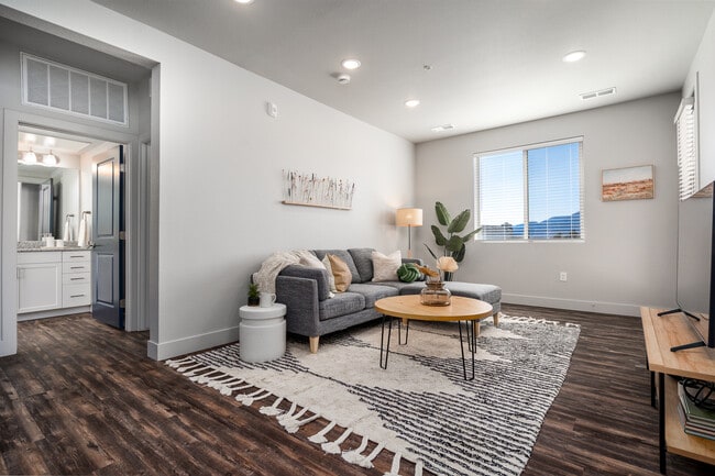 The Flats at Aero Park in Colorado Springs, CO - Foto de edificio - Building Photo