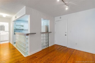 1754 Meridian Ave in Miami Beach, FL - Building Photo - Building Photo