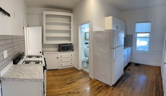 148 Fifth St. Unit 2, Unit 2 in Cambridge, MA - Foto de edificio - Building Photo