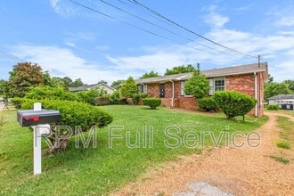 3127 Larkspur Dr in Nashville, TN - Foto de edificio - Building Photo