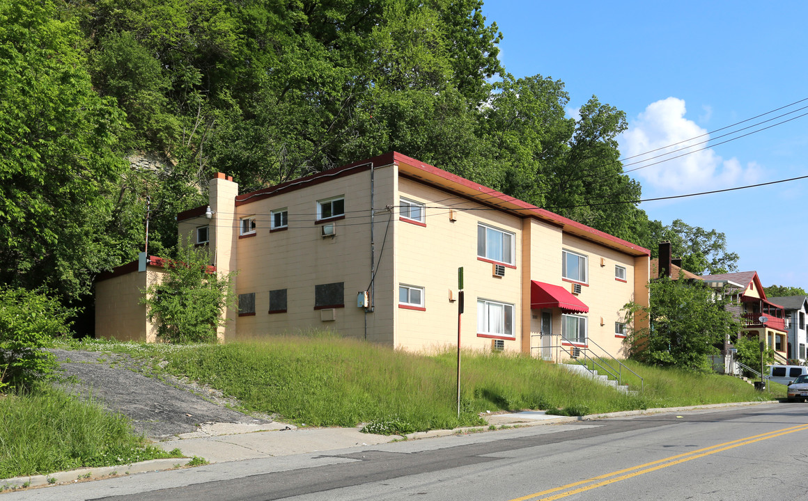 2051 Highland Ave in Cincinnati, OH - Building Photo