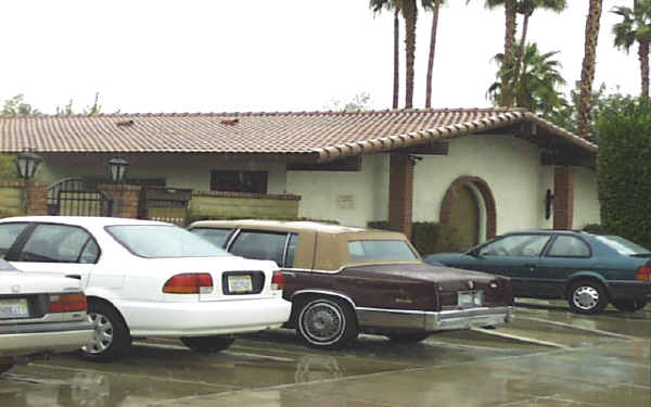 2950 E Ranchero Dr in Palm Springs, CA - Foto de edificio - Building Photo