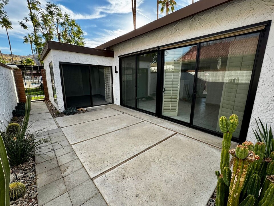 4493 E 7 Lakes Dr in Palm Springs, CA - Building Photo