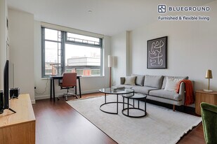 100 Landsdowne St in Cambridge, MA - Building Photo