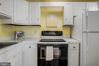 4004 Beecher St NW, Unit 304 in Washington, DC - Building Photo - Building Photo