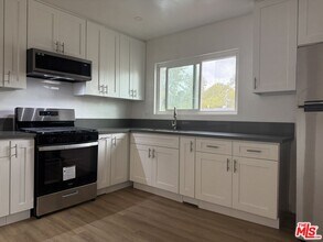 2530 Carmona Ave in Los Angeles, CA - Building Photo - Building Photo