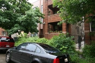 2440 W Walton St Apartments