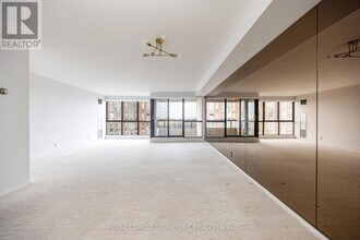 3 Concorde Pl in Toronto, ON - Building Photo - Building Photo