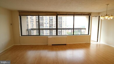 3705 S George Mason Dr in Falls Church, VA - Building Photo - Building Photo