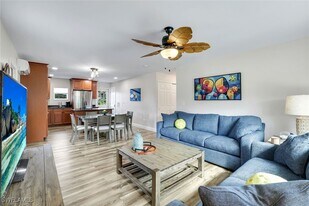 3561 Thomasson Dr in Naples, FL - Building Photo